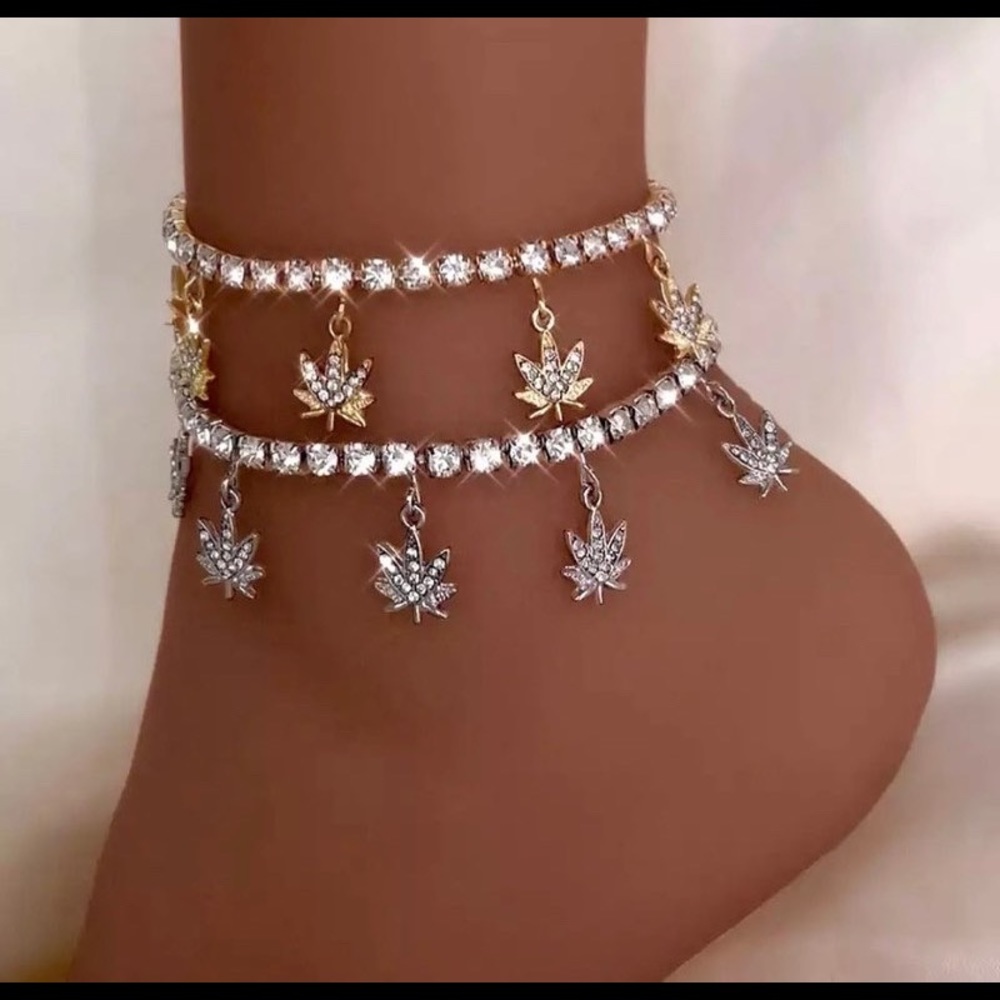 Maple leaf anklet
